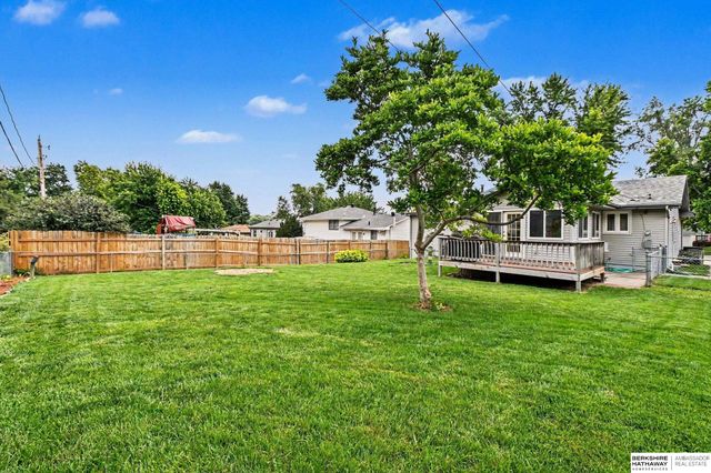 9142 Manderson Street, Omaha, NE 68134