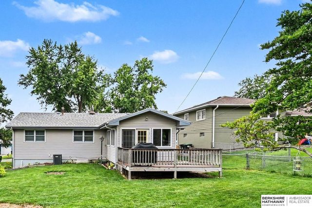 9142 Manderson Street, Omaha, NE 68134