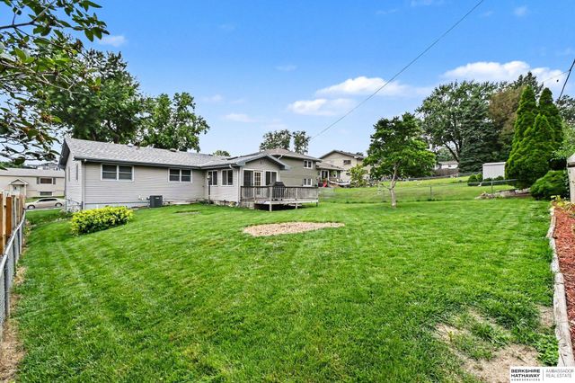 9142 Manderson Street, Omaha, NE 68134