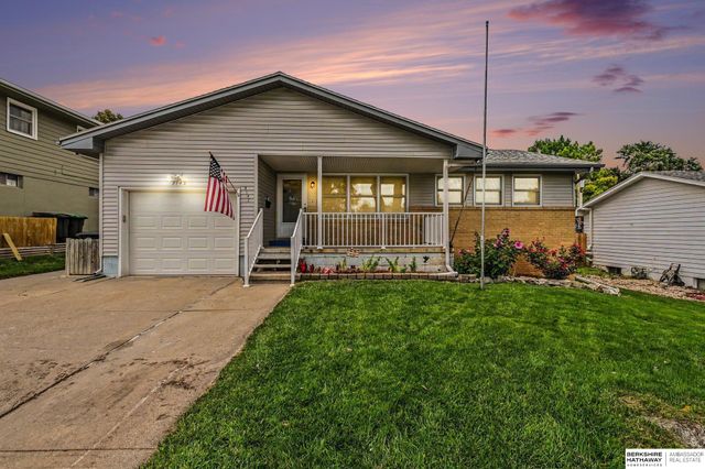 9142 Manderson Street, Omaha, NE 68134
