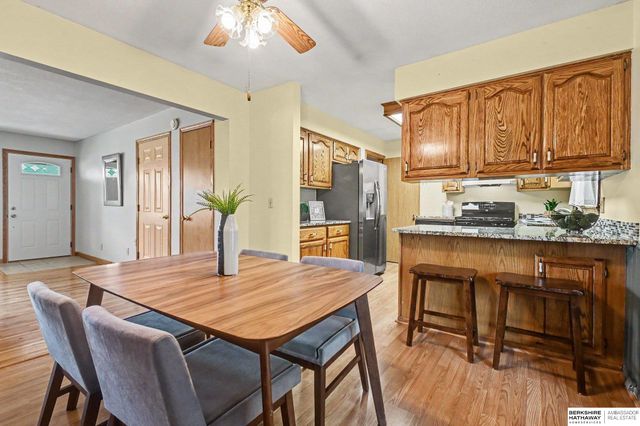 9142 Manderson Street, Omaha, NE 68134