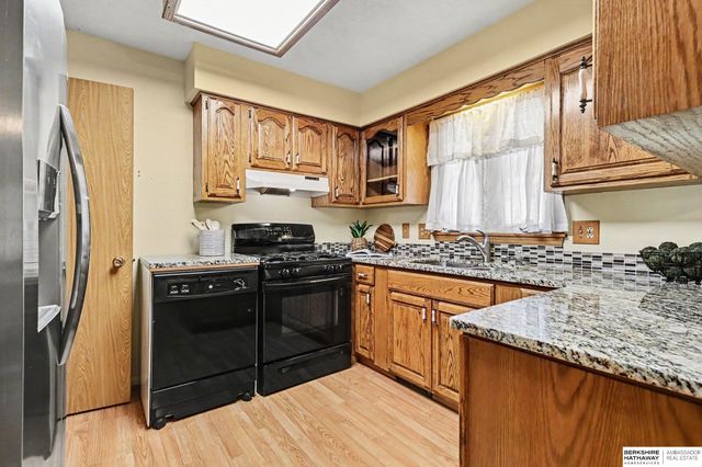 9142 Manderson Street, Omaha, NE 68134