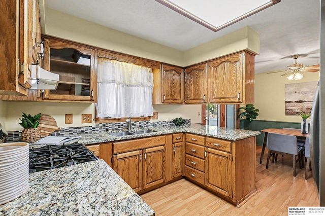 9142 Manderson Street, Omaha, NE 68134