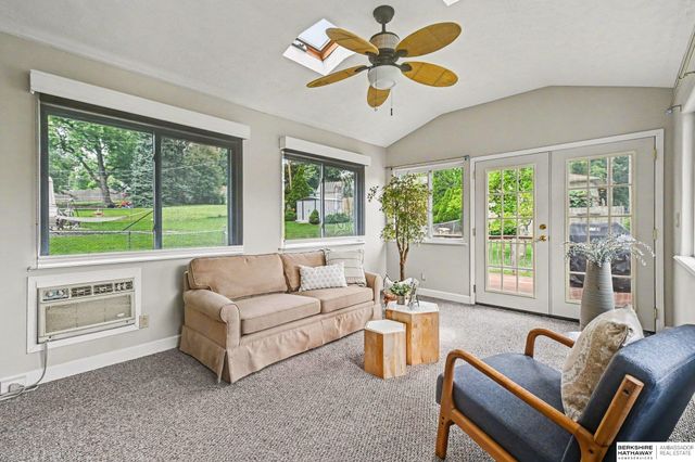 9142 Manderson Street, Omaha, NE 68134
