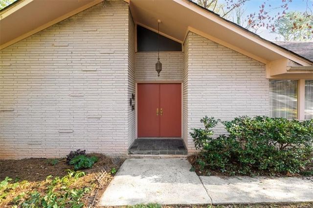 1570 Nantahalla NE Court, Atlanta, GA 30329