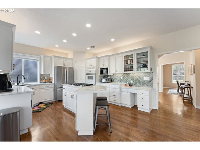 1546 Nw BENFIELD Dr, Portland, OR 97229