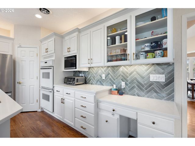 1546 Nw BENFIELD Dr, Portland, OR 97229