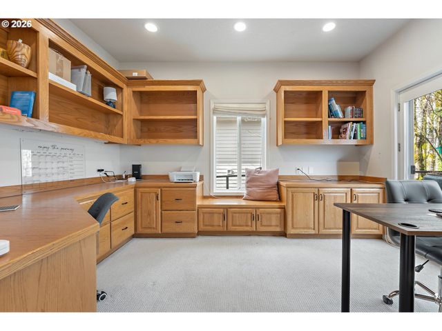 1546 Nw BENFIELD Dr, Portland, OR 97229