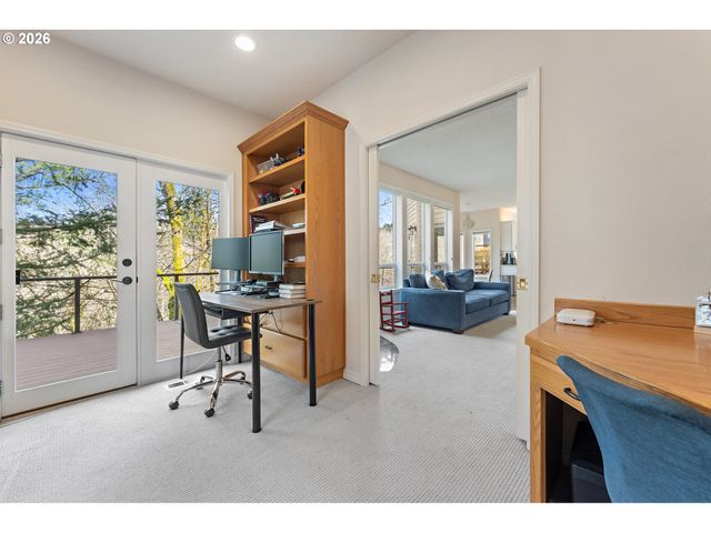 1546 Nw BENFIELD Dr, Portland, OR 97229