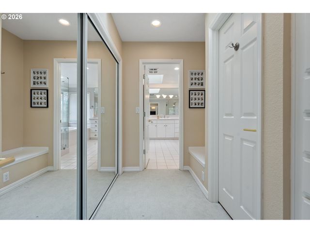 1546 Nw BENFIELD Dr, Portland, OR 97229