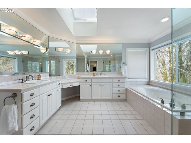 1546 Nw BENFIELD Dr, Portland, OR 97229