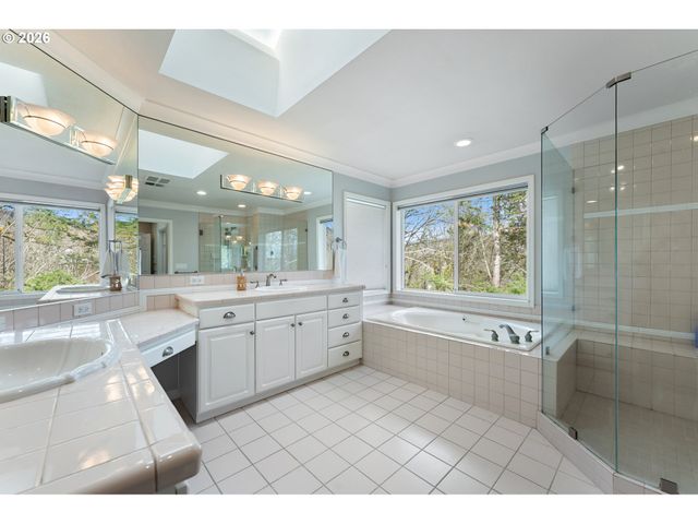 1546 Nw BENFIELD Dr, Portland, OR 97229