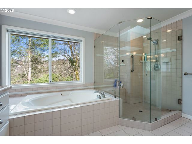 1546 Nw BENFIELD Dr, Portland, OR 97229