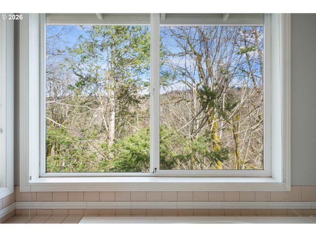 1546 Nw BENFIELD Dr, Portland, OR 97229