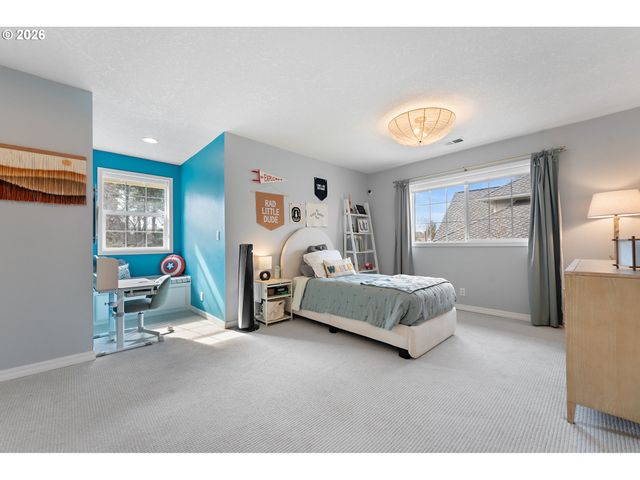 1546 Nw BENFIELD Dr, Portland, OR 97229