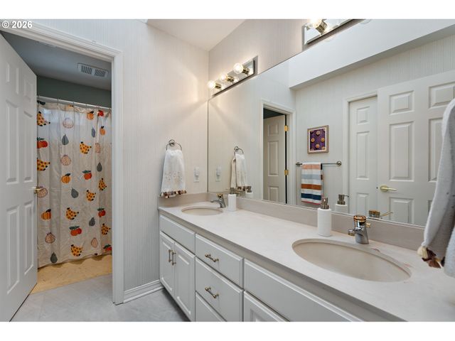 1546 Nw BENFIELD Dr, Portland, OR 97229