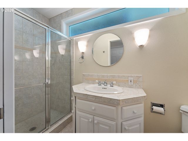 1546 Nw BENFIELD Dr, Portland, OR 97229