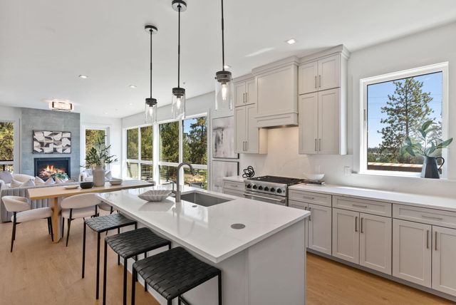 1140 SW Mt Bachelor Drive E301, Bend, OR 97702