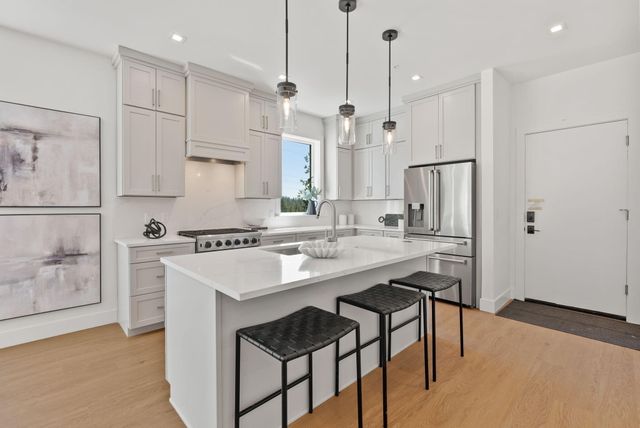 1140 SW Mt Bachelor Drive E301, Bend, OR 97702