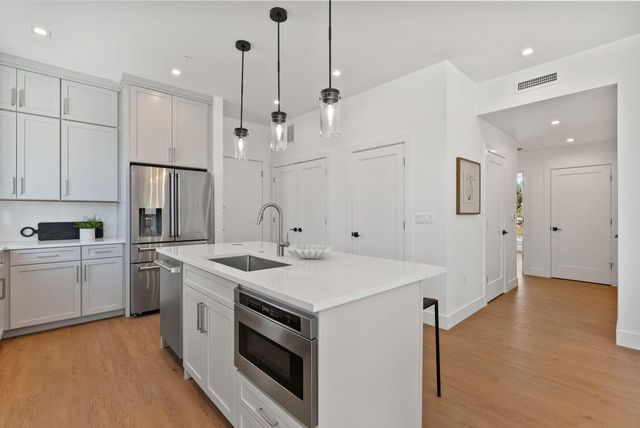 1140 SW Mt Bachelor Drive E301, Bend, OR 97702