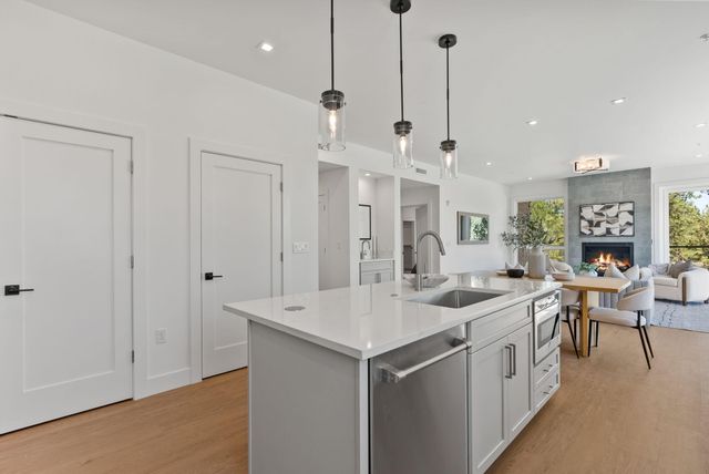 1140 SW Mt Bachelor Drive E301, Bend, OR 97702