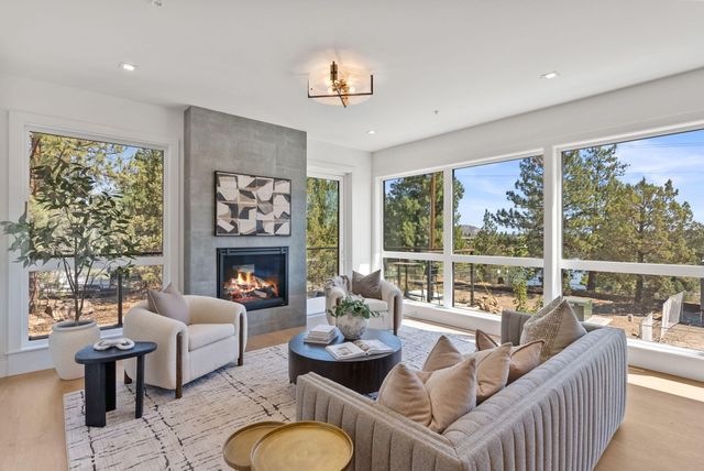 1140 SW Mt Bachelor Drive E301, Bend, OR 97702