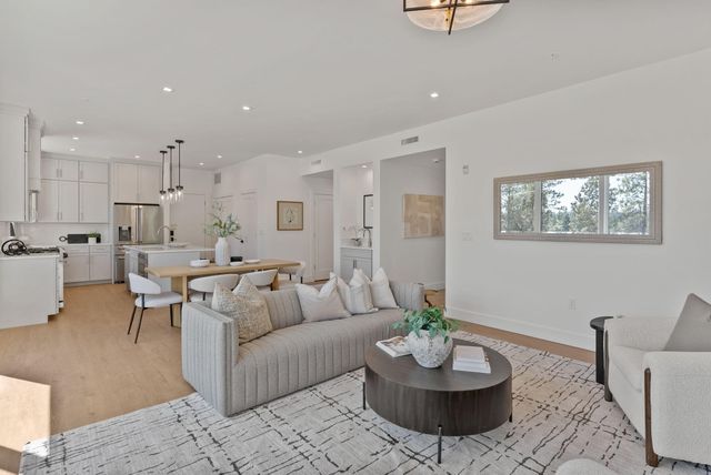 1140 SW Mt Bachelor Drive E301, Bend, OR 97702