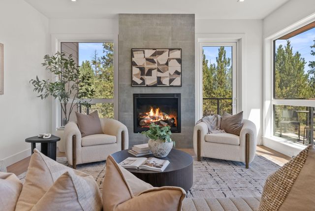 1140 SW Mt Bachelor Drive E301, Bend, OR 97702