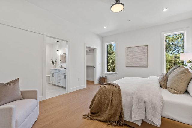 1140 SW Mt Bachelor Drive E301, Bend, OR 97702