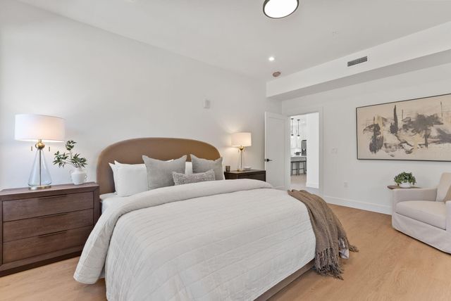 1140 SW Mt Bachelor Drive E301, Bend, OR 97702