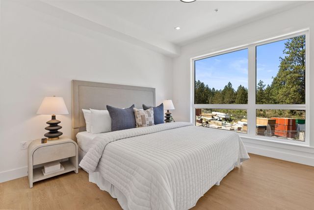 1140 SW Mt Bachelor Drive E301, Bend, OR 97702