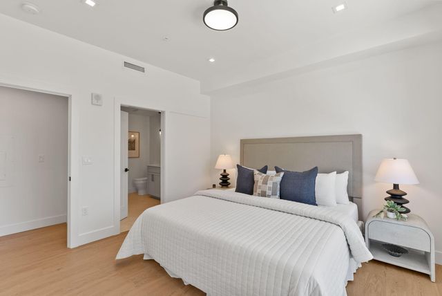 1140 SW Mt Bachelor Drive E301, Bend, OR 97702