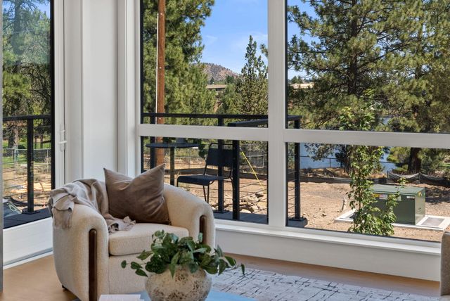 1140 SW Mt Bachelor Drive E301, Bend, OR 97702