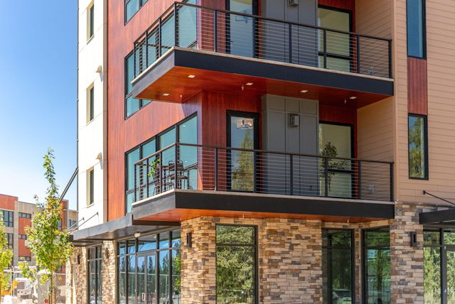 1140 SW Mt Bachelor Drive E301, Bend, OR 97702