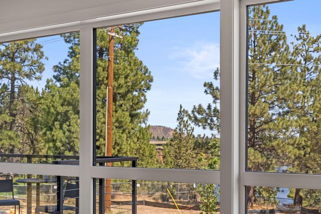 1140 SW Mt Bachelor Drive E301, Bend, OR 97702