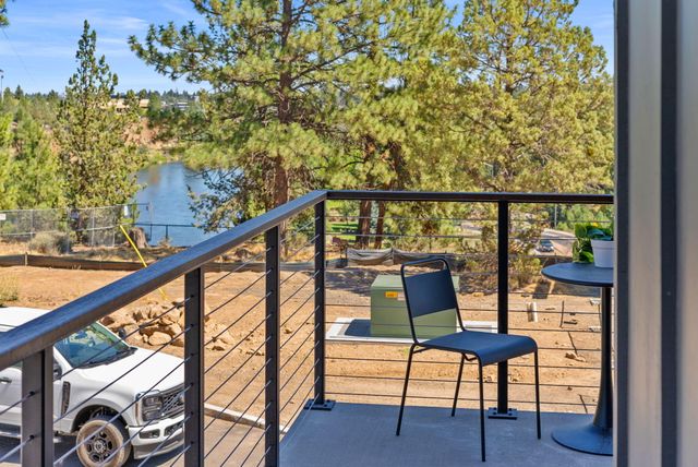 1140 SW Mt Bachelor Drive E301, Bend, OR 97702