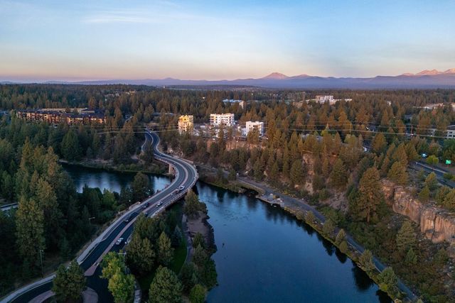 1140 SW Mt Bachelor Drive E301, Bend, OR 97702