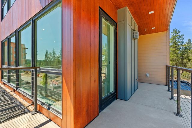 1140 SW Mt Bachelor Drive E301, Bend, OR 97702