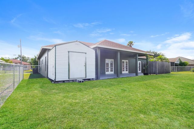 3889 SW Wycoff Street, Port St Lucie, FL 34953