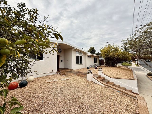 24204 Calvert, Woodland Hills, CA 91367