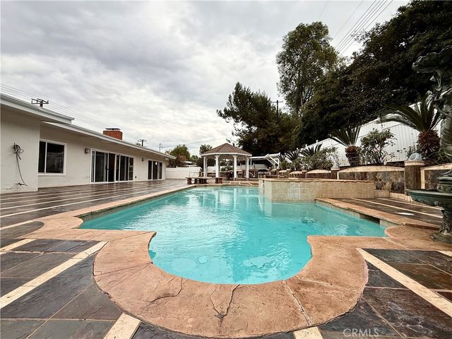 24204 Calvert, Woodland Hills, CA 91367