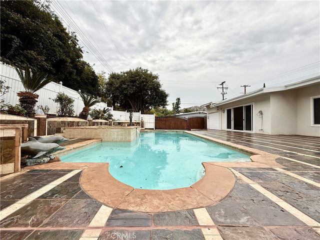 24204 Calvert, Woodland Hills, CA 91367