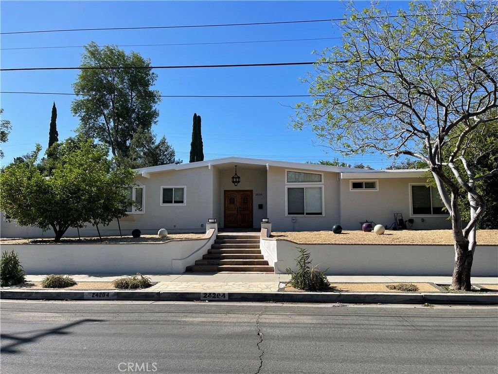 24204 Calvert, Woodland Hills, CA 91367