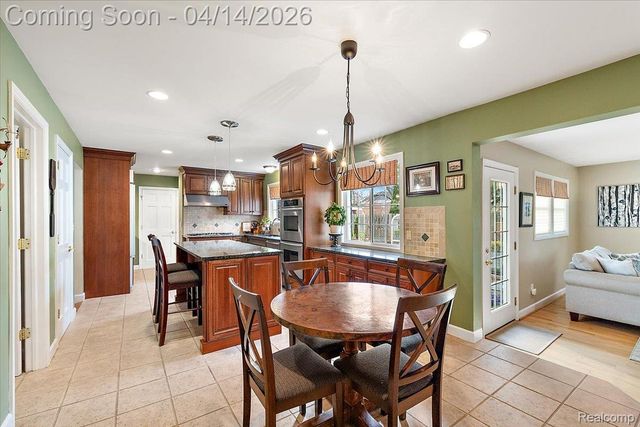 31251 Heath Court, Beverly Hills Village, MI 48025