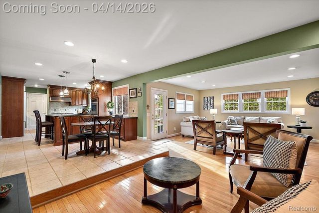 31251 Heath Court, Beverly Hills Village, MI 48025