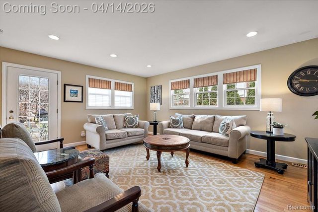 31251 Heath Court, Beverly Hills Village, MI 48025