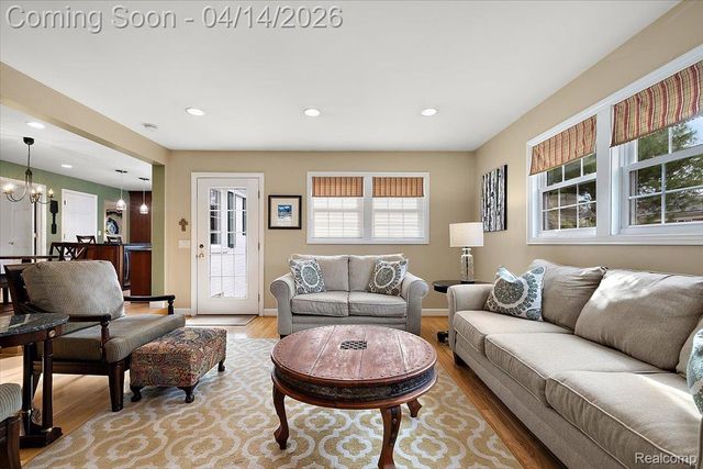 31251 Heath Court, Beverly Hills Village, MI 48025