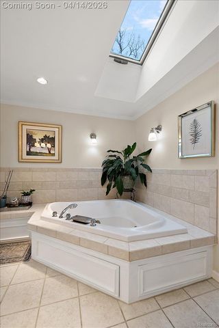 31251 Heath Court, Beverly Hills Village, MI 48025