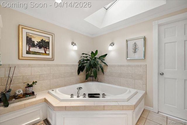 31251 Heath Court, Beverly Hills Village, MI 48025