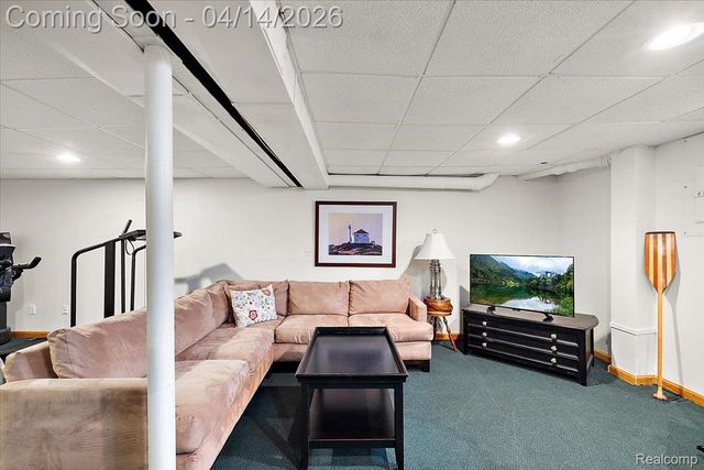 31251 Heath Court, Beverly Hills Village, MI 48025